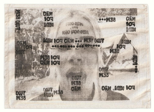 “Tudo bem ... não foi nada” Transfer sobre algodão. 10,6 x 22,5 cm